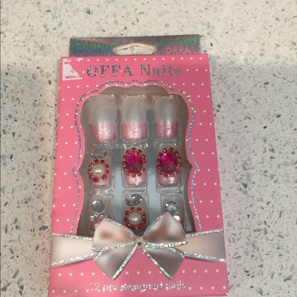 Stick on nails - Picture 3 of 8